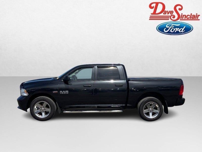2015 RAM 1500 4WD Crew Cab 140.5" Express