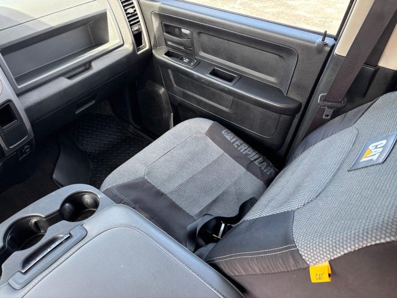 2015 RAM 1500 4WD Crew Cab 140.5" Express