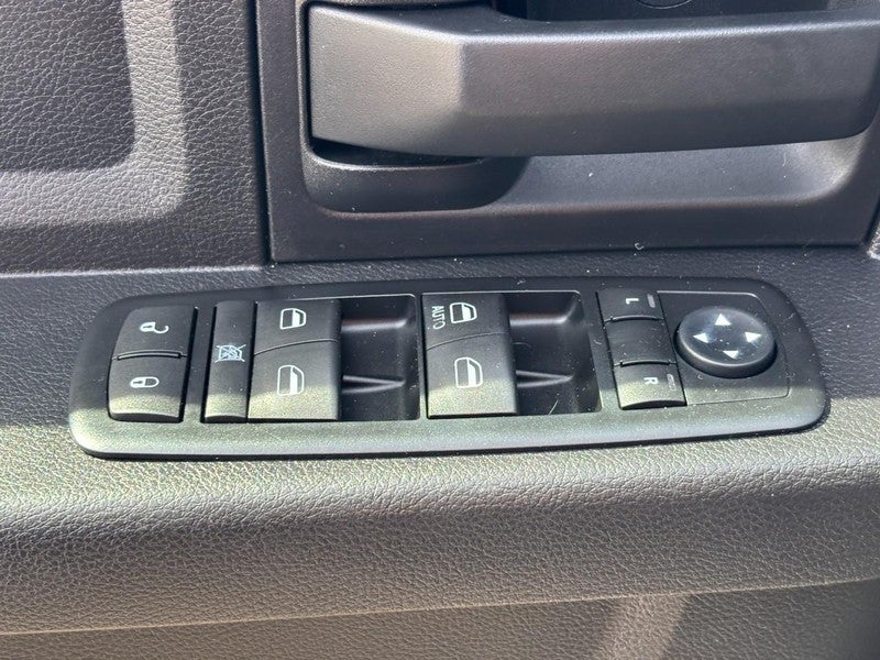 2015 RAM 1500 4WD Crew Cab 140.5" Express