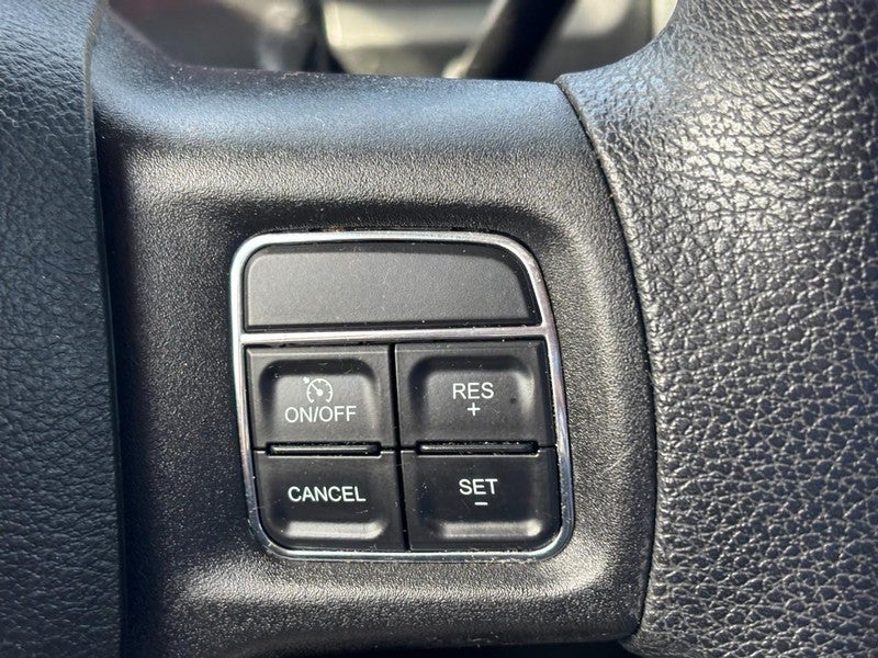 2015 RAM 1500 4WD Crew Cab 140.5" Express