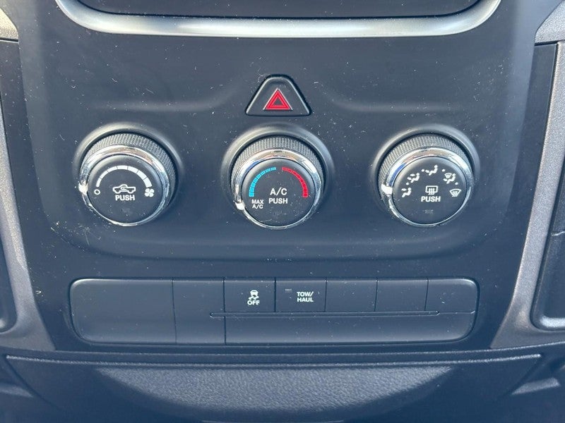 2015 RAM 1500 4WD Crew Cab 140.5" Express