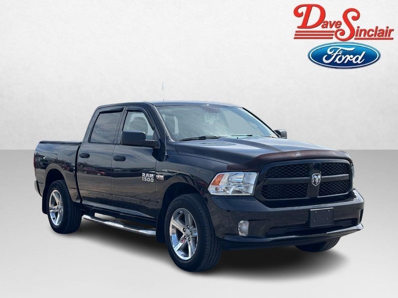 2015 RAM 1500 4WD Crew Cab 140.5" Express
