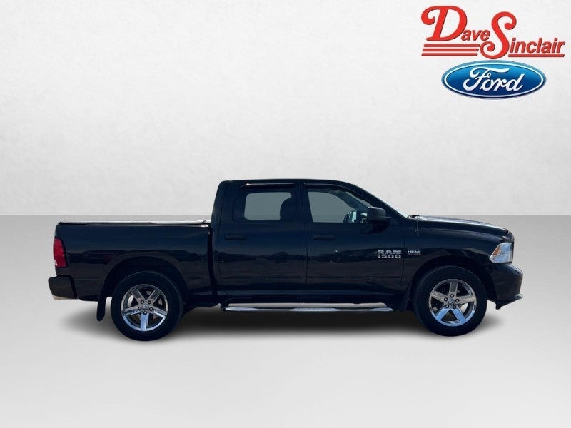 2015 RAM 1500 4WD Crew Cab 140.5" Express