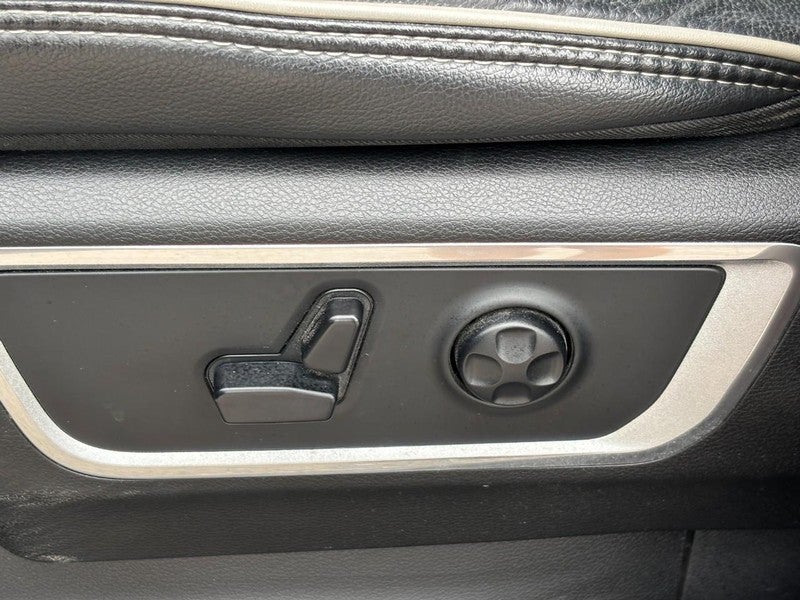 2020 RAM 1500 Laramie 4x4 Crew Cab 5'7" Box