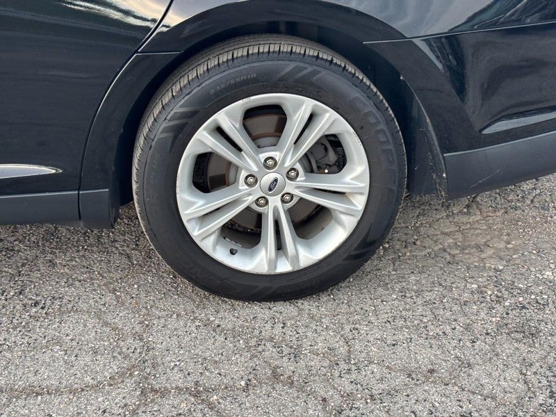 2017 Ford Taurus SE FWD
