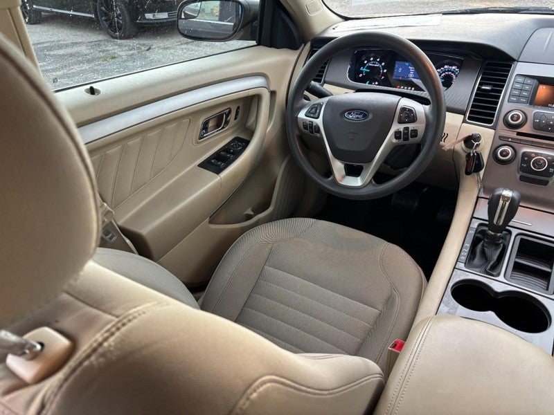 2017 Ford Taurus SE FWD