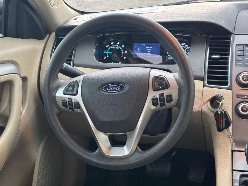 2017 Ford Taurus SE FWD