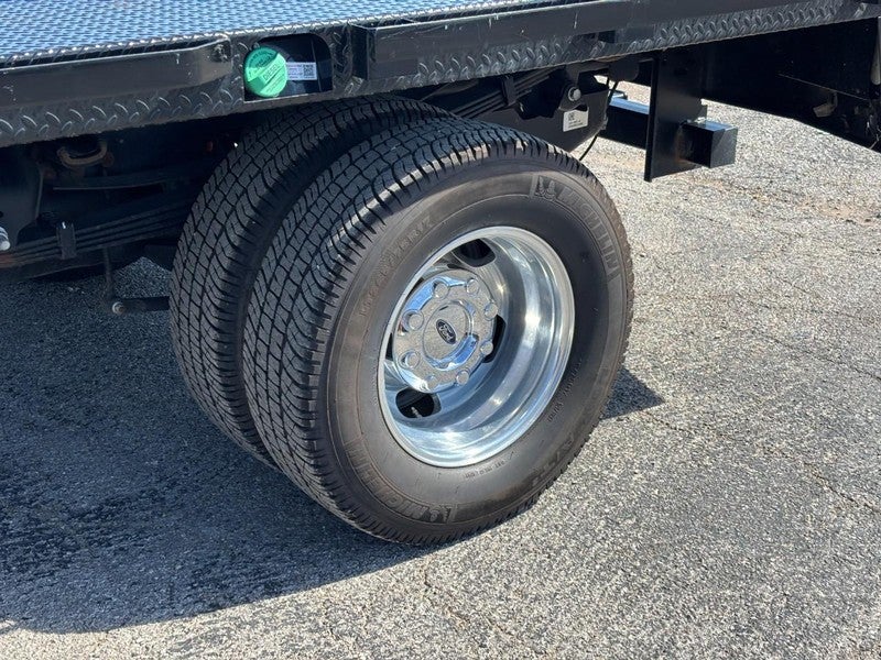 2025 Ford Super Duty F-350 DRW LARIAT 4WD Crew Cab 179" WB 60" CA