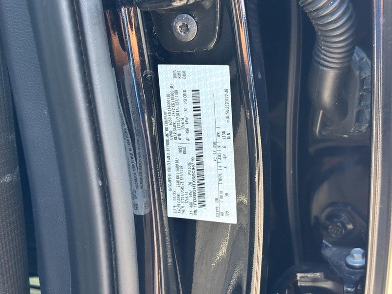 2025 Ford Super Duty F-350 DRW LARIAT 4WD Crew Cab 179" WB 60" CA