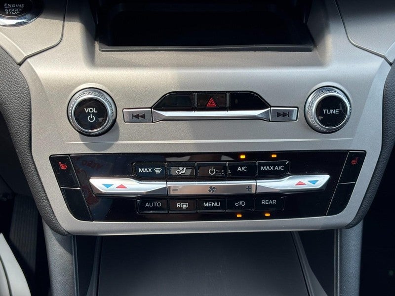 2023 Ford Explorer XLT 4WD