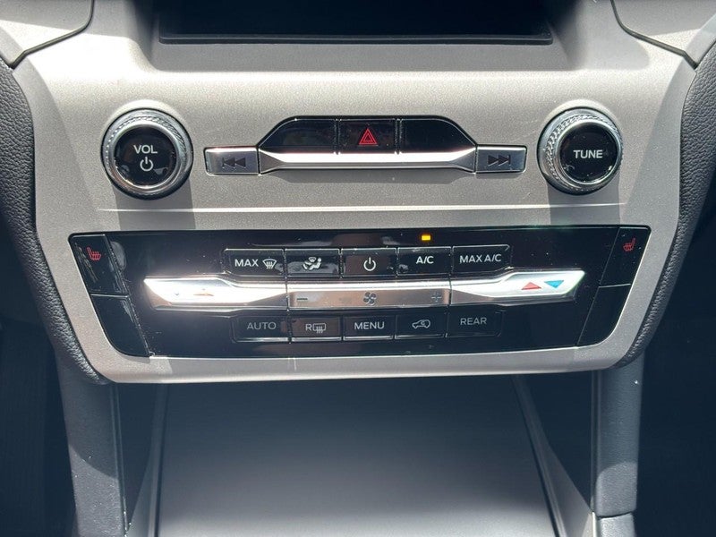 2023 Ford Explorer XLT 4WD
