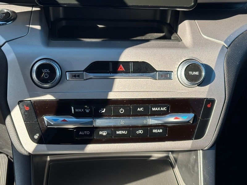 2023 Ford Explorer XLT 4WD