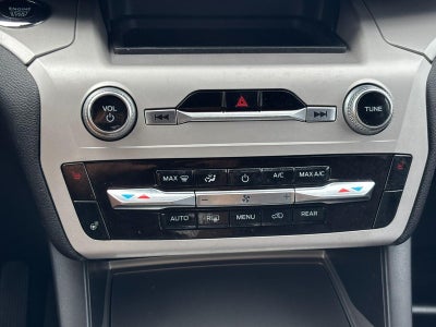 2024 Ford Explorer XLT 4WD