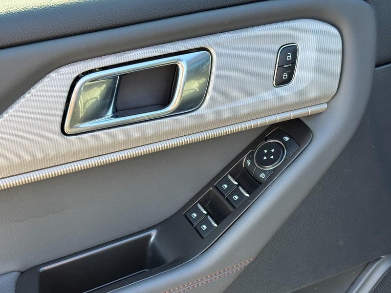 2025 Ford Explorer Active 4WD