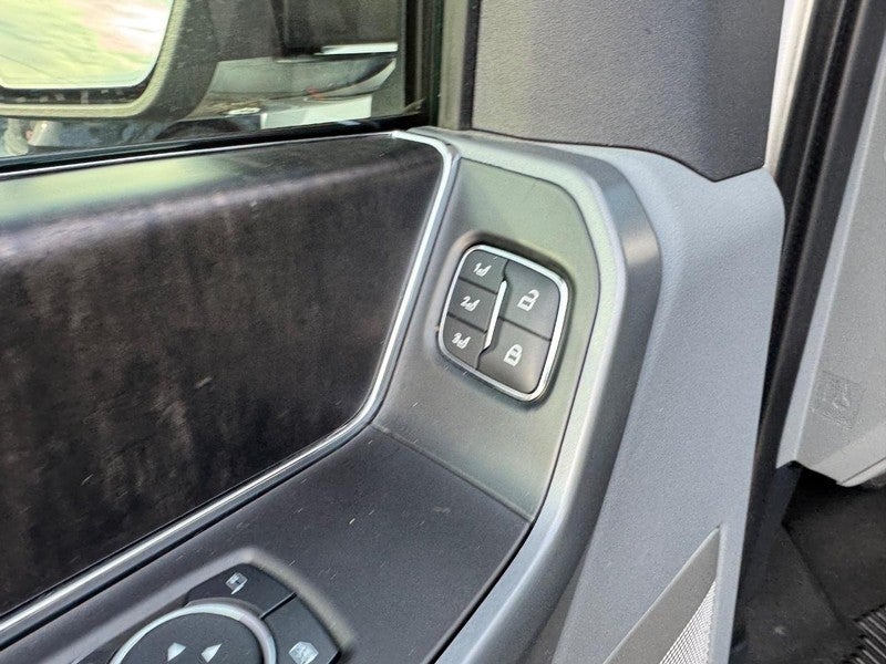 2022 Ford F-150 LARIAT 4WD SuperCrew 5.5' Box