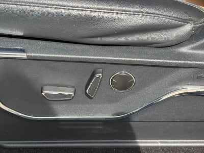 2022 Ford F-150 LARIAT 4WD SuperCrew 5.5' Box