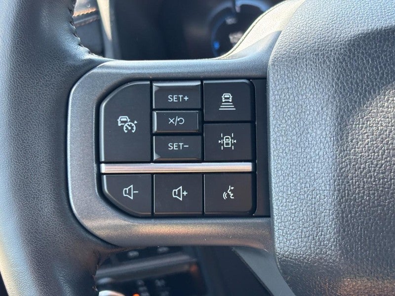 2023 Ford F-150 Lightning LARIAT 4WD SuperCrew 5.5' Box