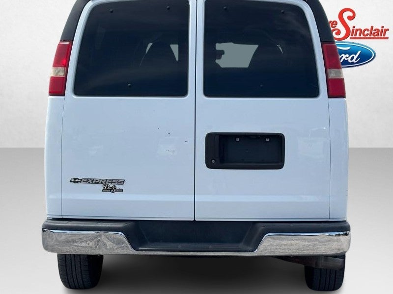 2014 Chevrolet Express Passenger RWD 3500 155" LT w/1LT