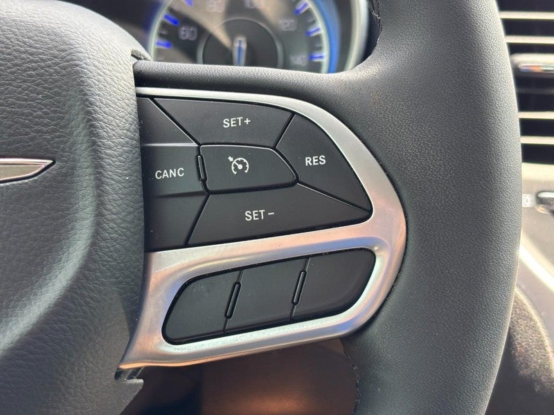 2023 Chrysler 300 Touring RWD