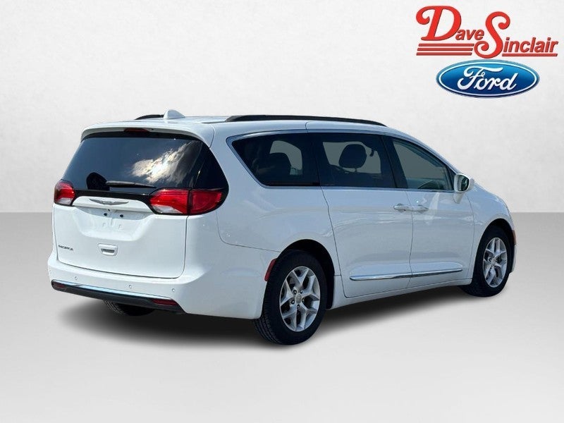 2017 Chrysler Pacifica Touring-L FWD