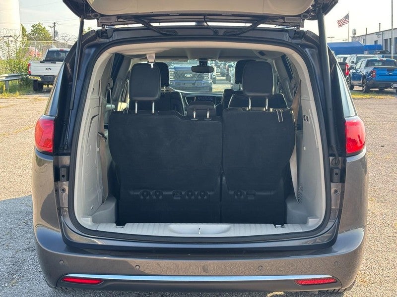 2017 Chrysler Pacifica Limited FWD
