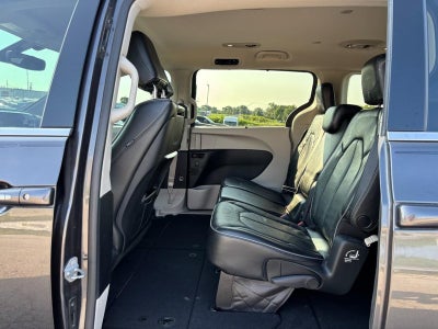 2017 Chrysler Pacifica Limited FWD