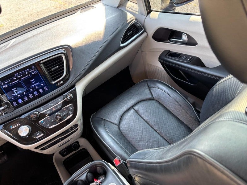 2017 Chrysler Pacifica Limited FWD