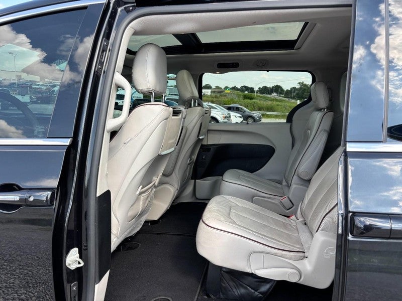 2017 Chrysler Pacifica Limited FWD