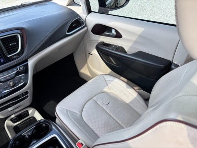 2017 Chrysler Pacifica Limited FWD