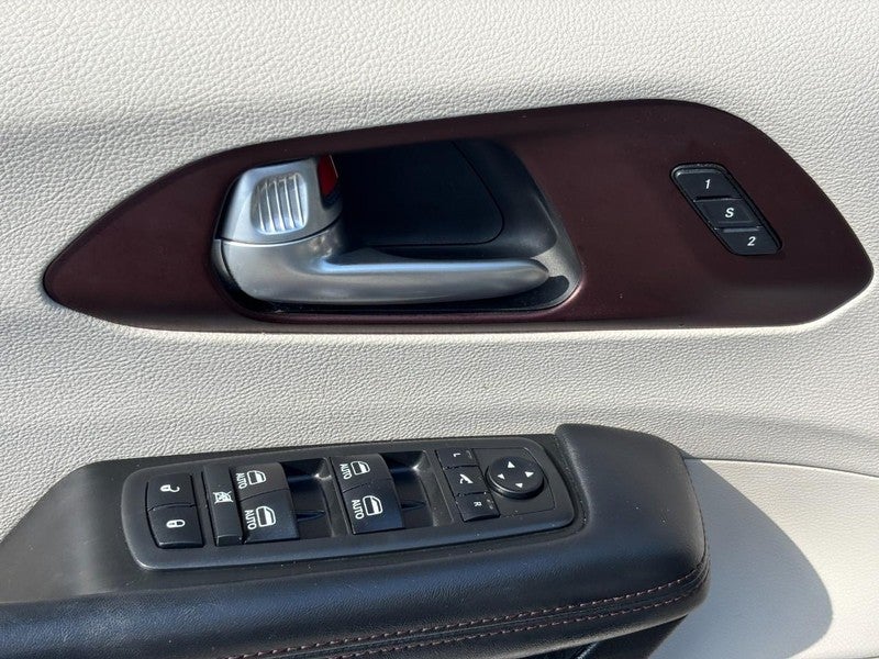 2017 Chrysler Pacifica Limited FWD