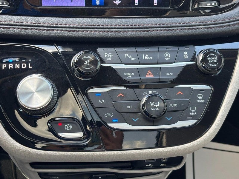 2017 Chrysler Pacifica Limited FWD