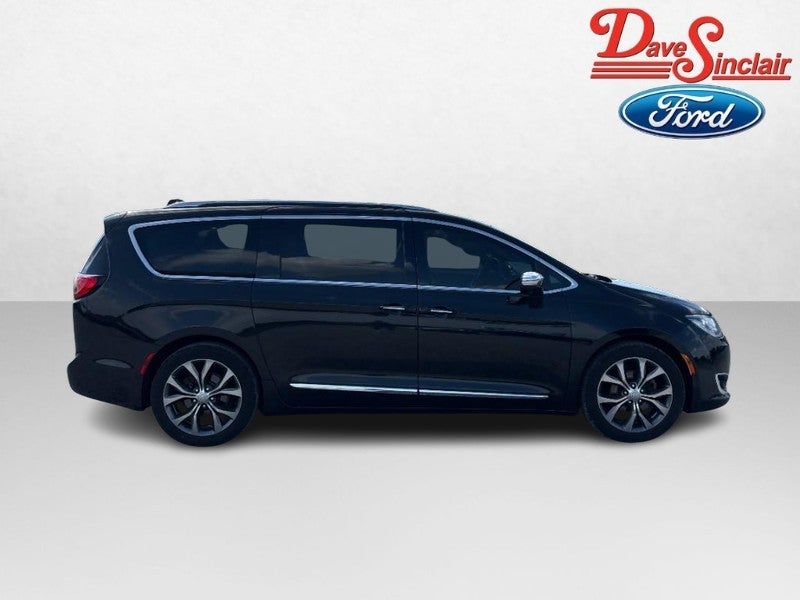 2017 Chrysler Pacifica Limited FWD