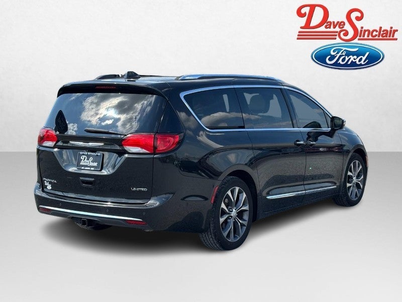 2017 Chrysler Pacifica Limited FWD