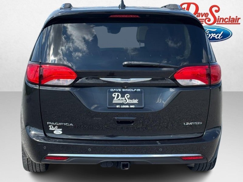 2017 Chrysler Pacifica Limited FWD