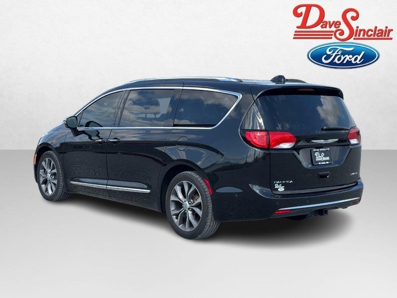 2017 Chrysler Pacifica Limited FWD