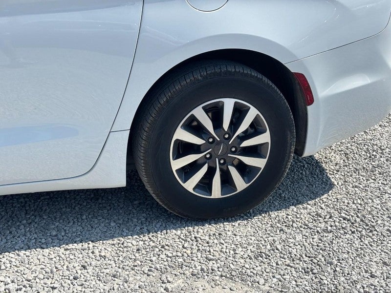 2022 Chrysler Pacifica Hybrid Touring L FWD