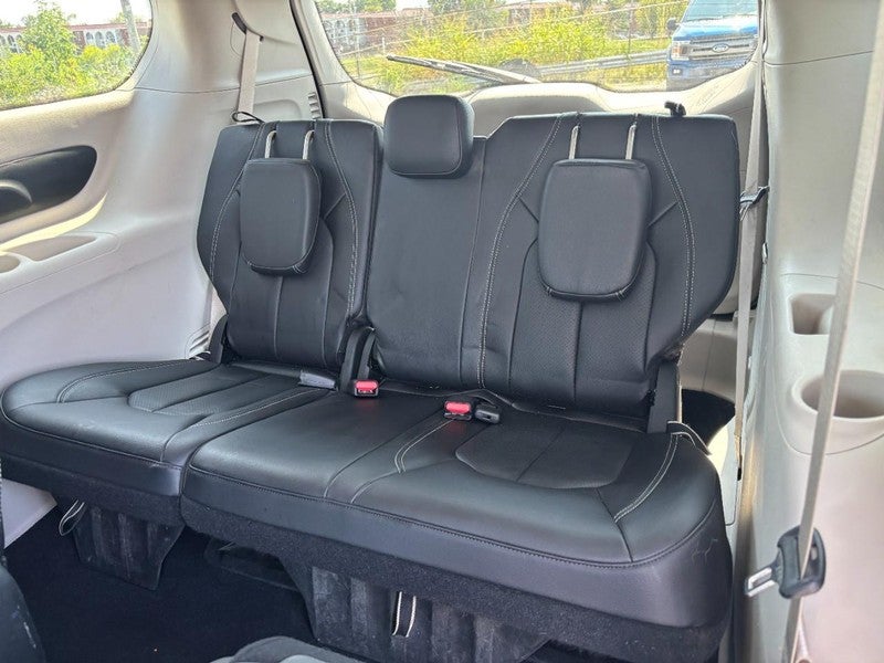2022 Chrysler Pacifica Hybrid Touring L FWD
