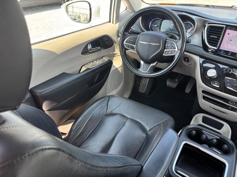 2022 Chrysler Pacifica Hybrid Touring L FWD