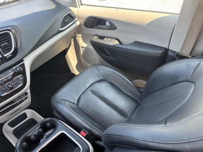 2022 Chrysler Pacifica Hybrid Touring L FWD