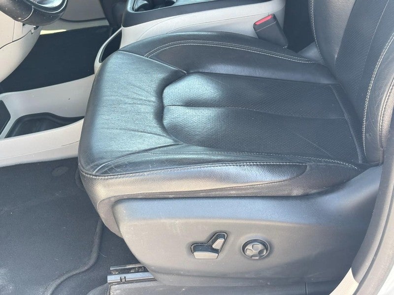 2022 Chrysler Pacifica Hybrid Touring L FWD