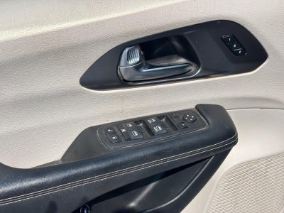 2022 Chrysler Pacifica Hybrid Touring L FWD