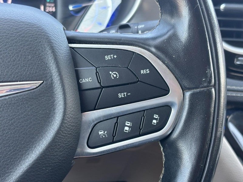 2022 Chrysler Pacifica Hybrid Touring L FWD