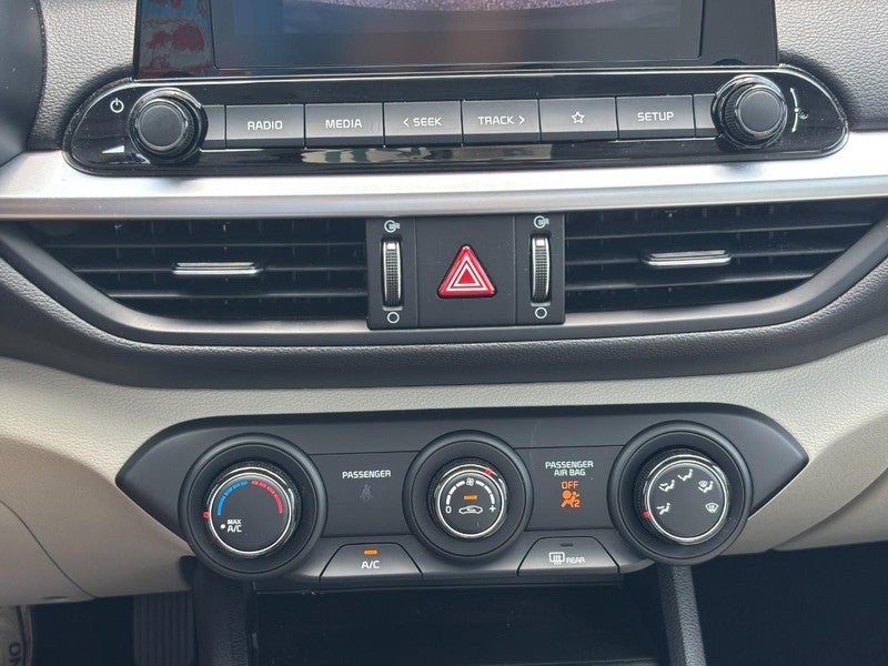 2023 Kia Forte LXS IVT
