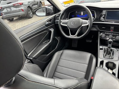 2022 Volkswagen Jetta SE Auto