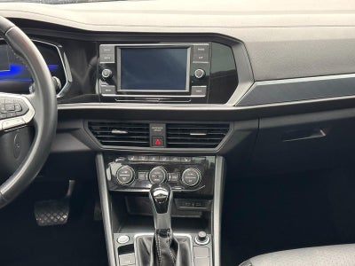 2022 Volkswagen Jetta SE Auto