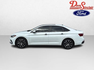 2025 Volkswagen Jetta SE Auto