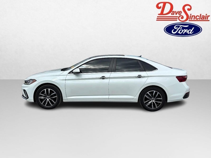 2025 Volkswagen Jetta SE Auto
