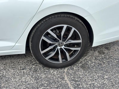 2025 Volkswagen Jetta SE Auto