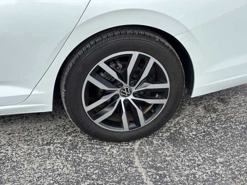 2025 Volkswagen Jetta SE Auto
