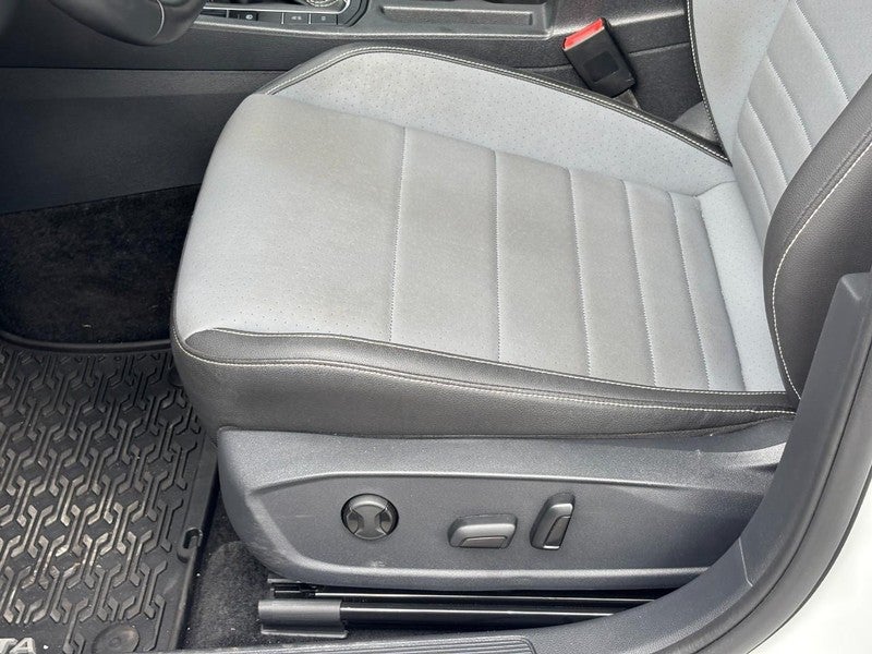 2025 Volkswagen Jetta SE Auto